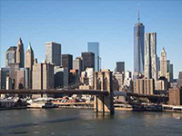 紐約的布魯克林大橋以及高樓大廈及自由塔。