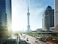 上海東方明珠電視塔及城市風景。